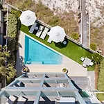 Gulf Front Luxurious Home With Private Pool And Beach Access Home