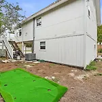 Hot Tub, Fire Pit, Beach Access, Putting Green