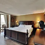 Edgewater E10912