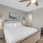 2-Bedroom Beachfront Condo At Shores Of Panama! By Dolce Vita Getaways Pcb!
