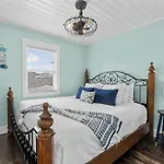Two Bedroom Beach House With Private Parking, Outdoor Shower And More