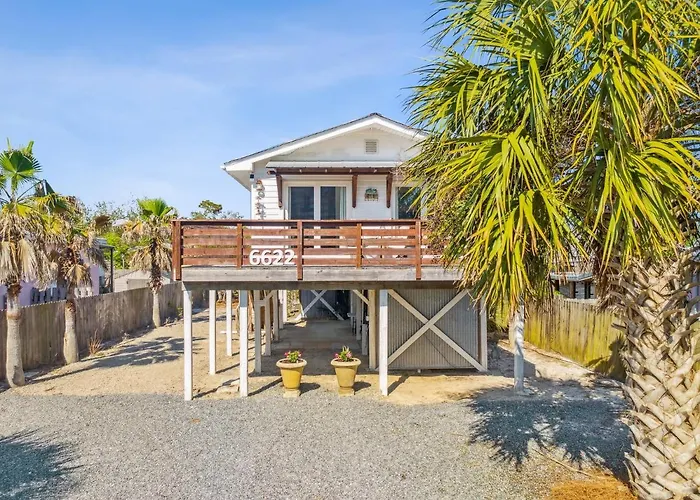 Two Bedroom Beach House With Private Parking, Outdoor Shower And More