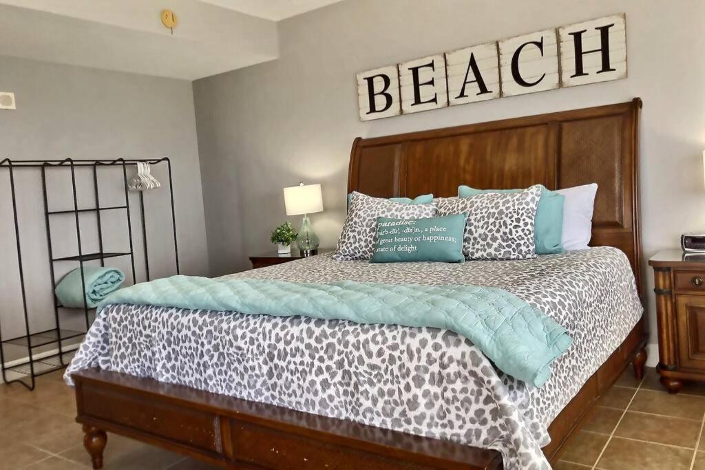 Apartment Happy Ours 2200 Sq Ft Corner Beachfront Sleeps 12