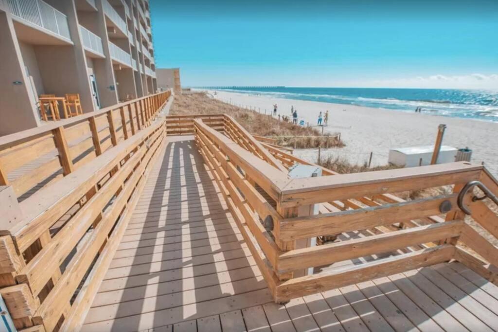 Apartment Happy Ours 2200 Sq Ft Corner Beachfront Sleeps 12 *