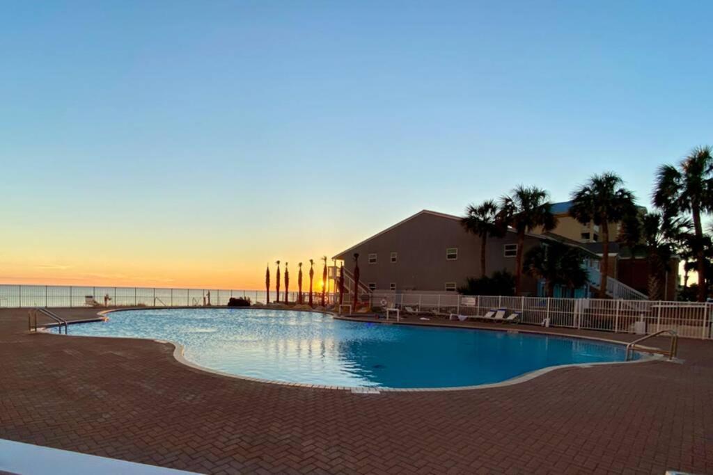 Happy Ours 2200 Sq Ft Corner Beachfront Sleeps 12 Panama City Beach