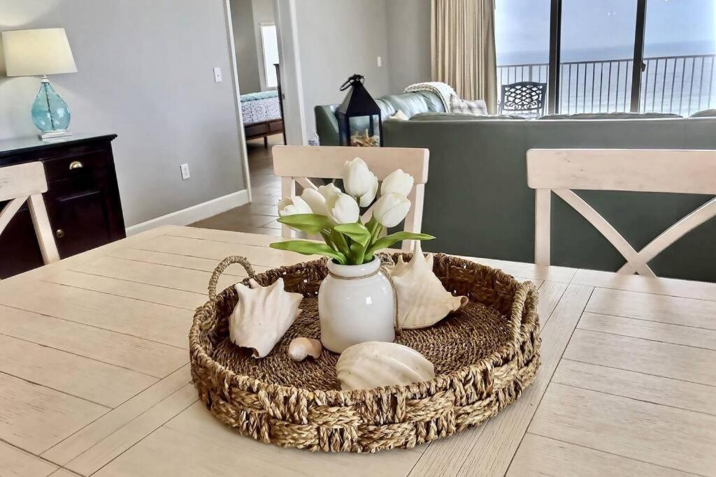 Apartment Happy Ours 2200 Sq Ft Corner Beachfront Sleeps 12 *