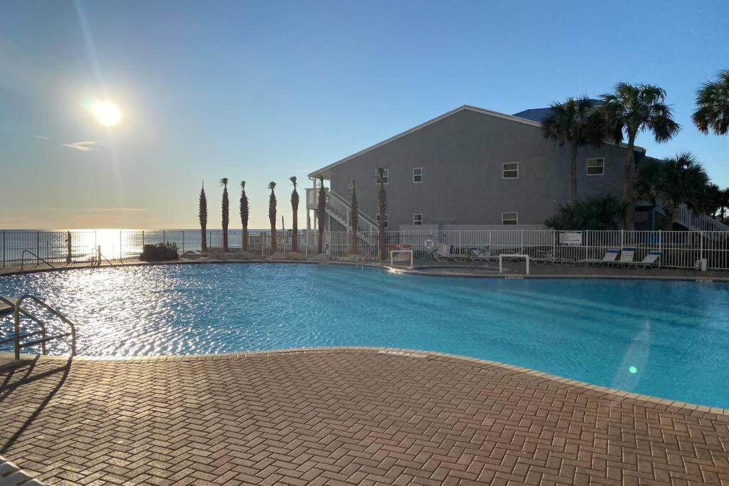 Apartment Happy Ours 2200 Sq Ft Corner Beachfront Sleeps 12