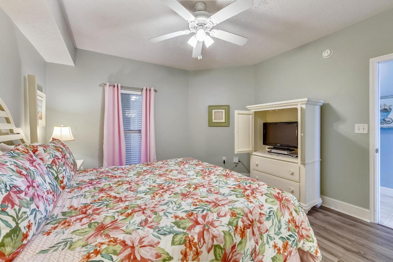 Majestic #1502-1 By Book That Holiday home
