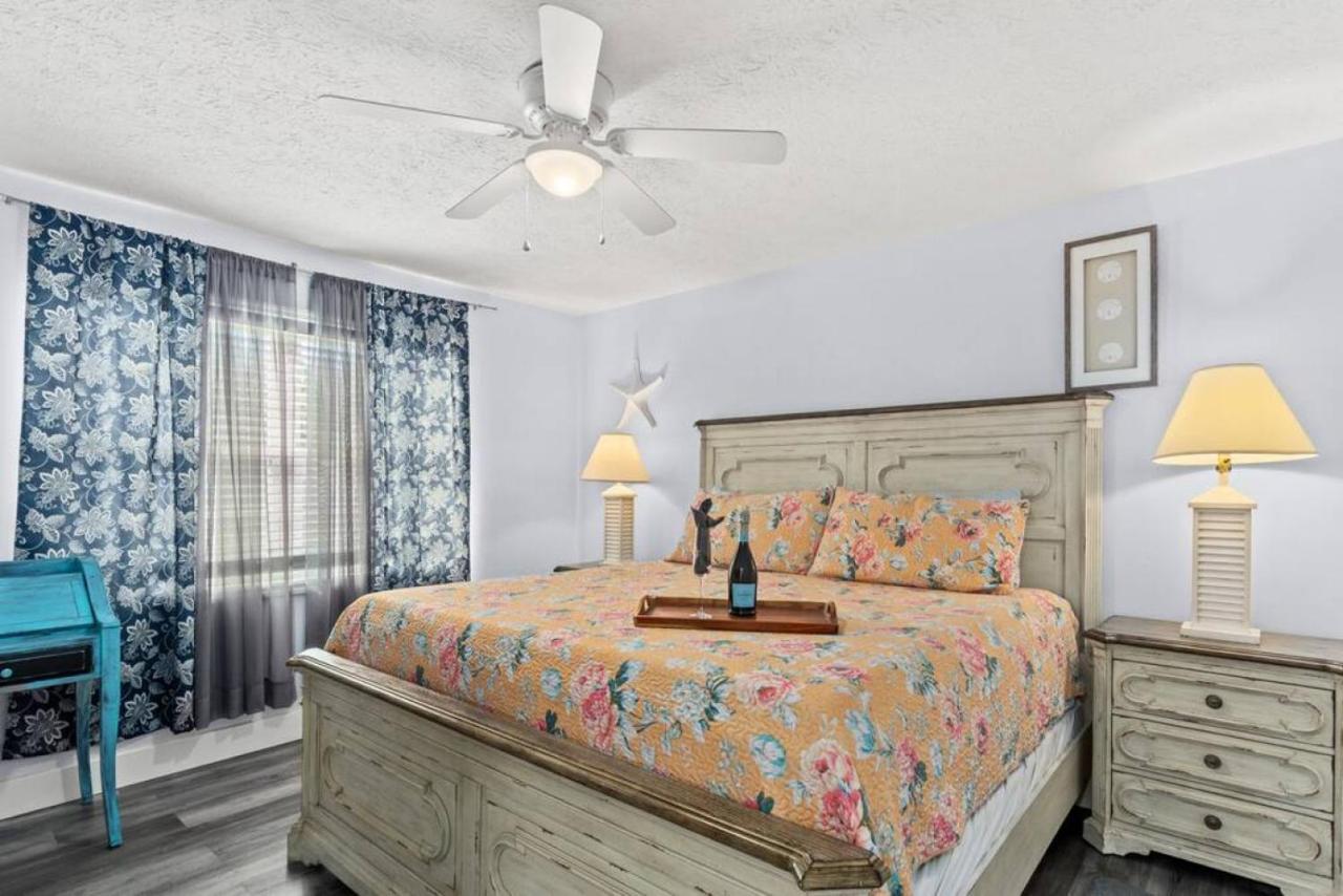 Seaside Serenity: Coastal Beach With Outdoor Living Holiday home Panama City Beach