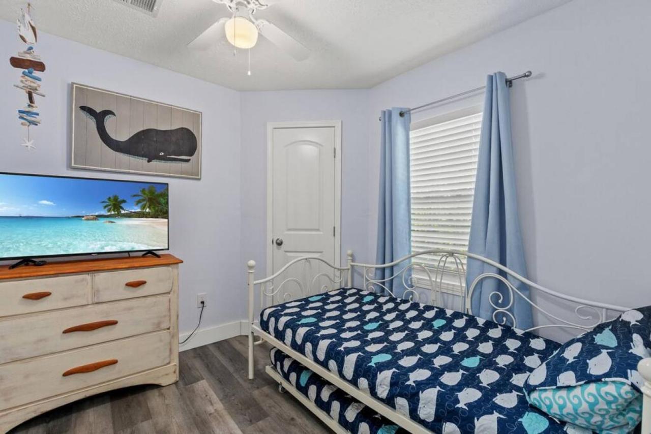 Seaside Serenity: Coastal Beach With Outdoor Living Holiday home Panama City Beach