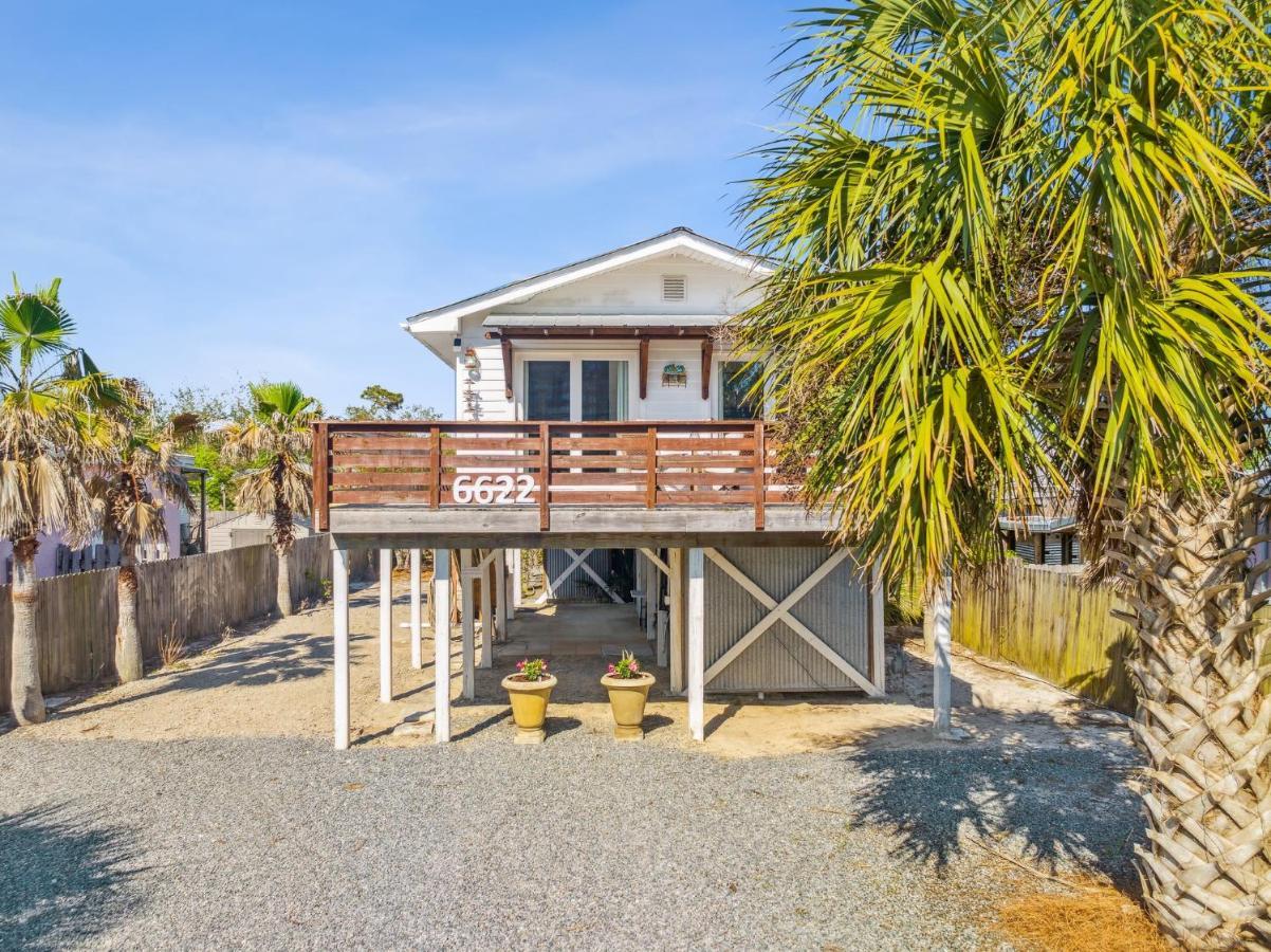 Two Bedroom House With Private Parking, Outdoor Shower And Holiday home *