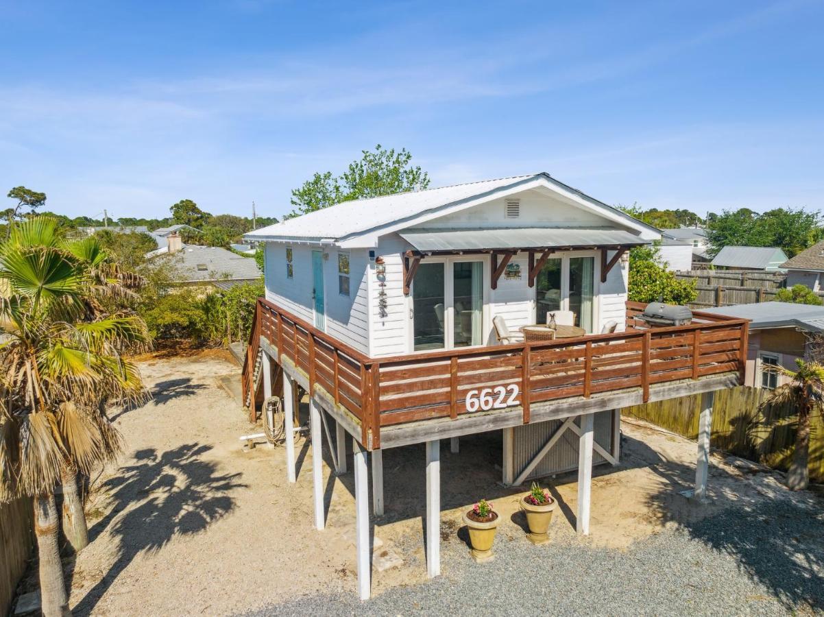 Two Bedroom House With Private Parking, Outdoor Shower And *
