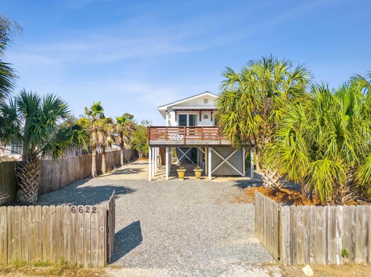 Two Bedroom House With Private Parking, Outdoor Shower And *