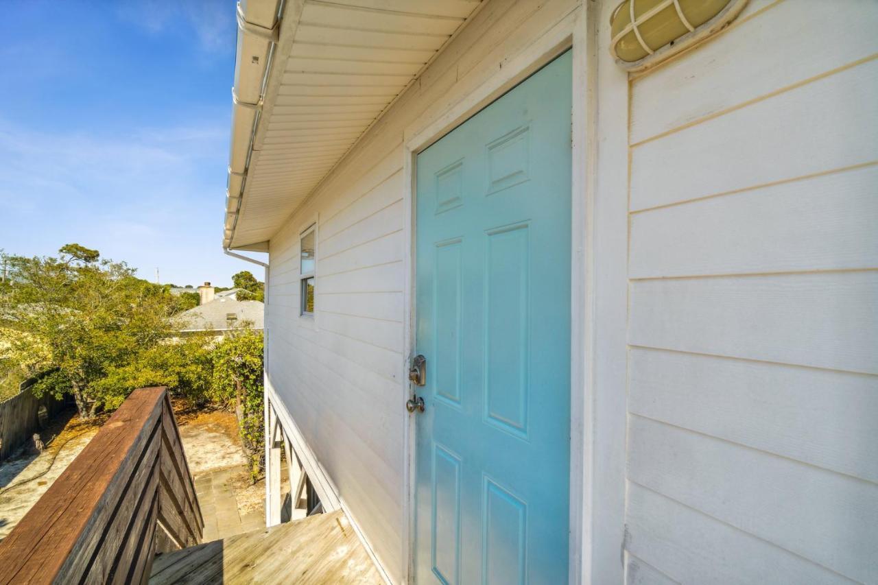 Two Bedroom House With Private Parking, Outdoor Shower And Holiday home