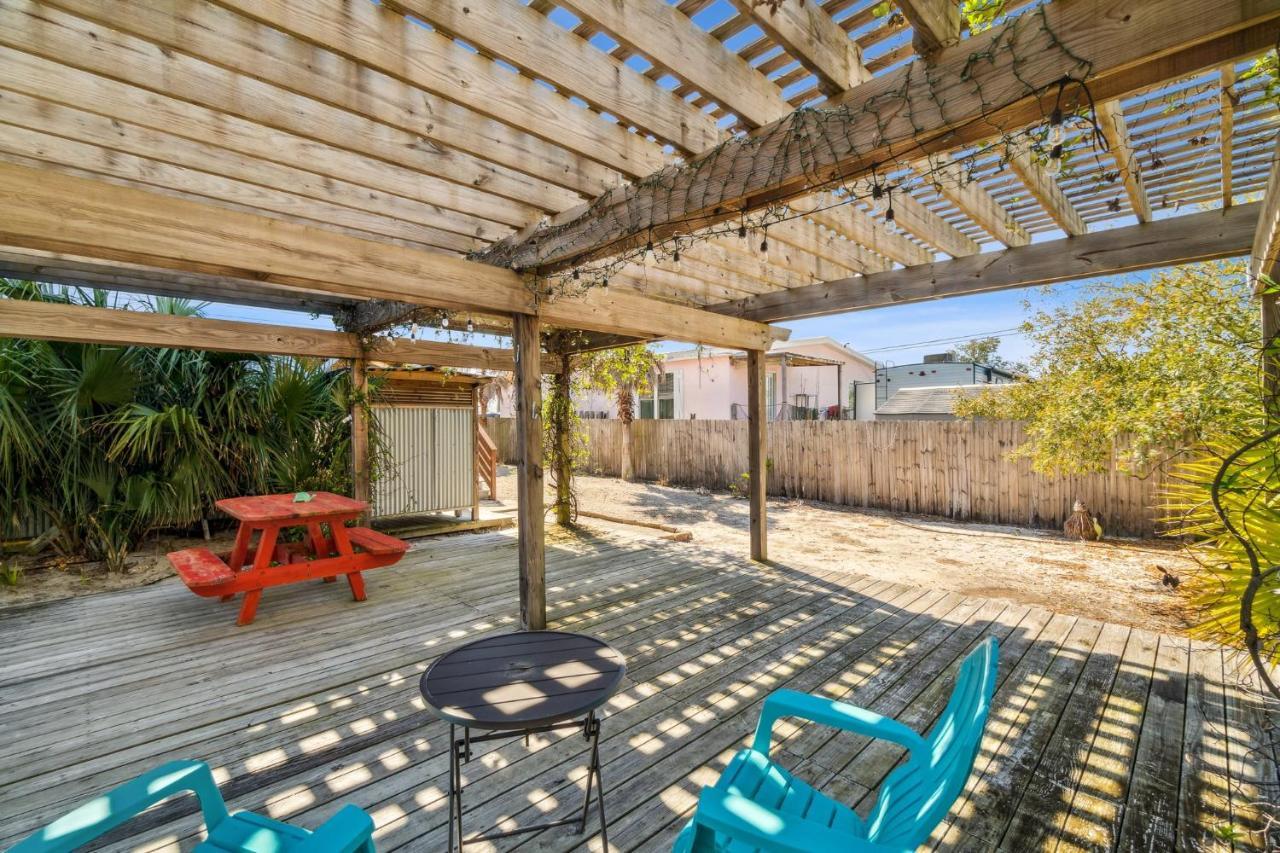 Two Bedroom House With Private Parking, Outdoor Shower And Holiday home