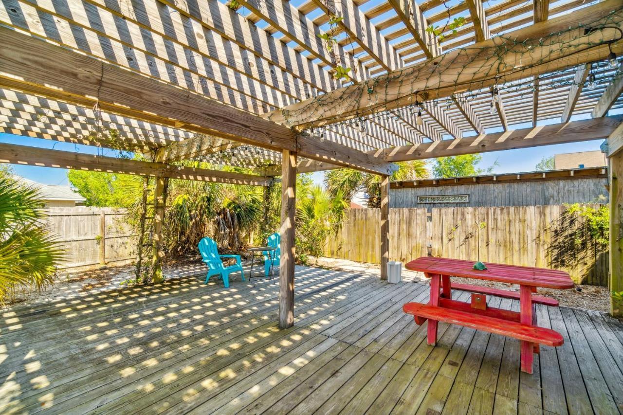 Two Bedroom House With Private Parking, Outdoor Shower And Holiday home