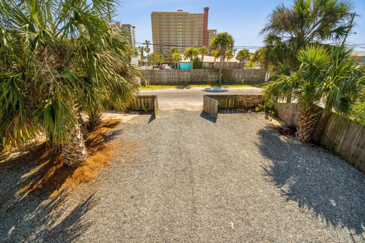 Two Bedroom House With Private Parking, Outdoor Shower And *