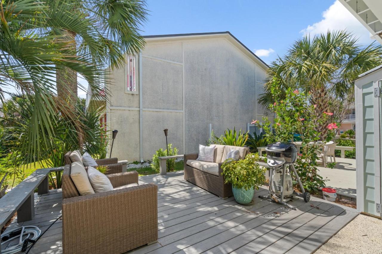 Holiday home 140 Feet To White Sandy Beaches! Newly Renovated! Pool! Grill! Panama City Beach