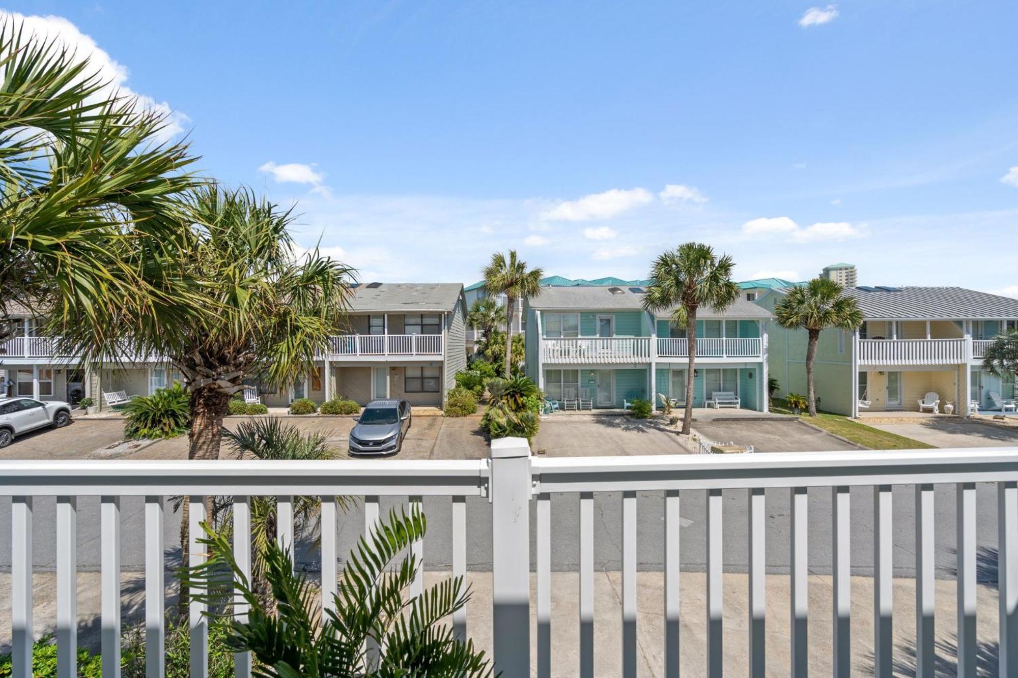 Holiday home 140 Feet To White Sandy Beaches! Newly Renovated! Pool! Grill! *