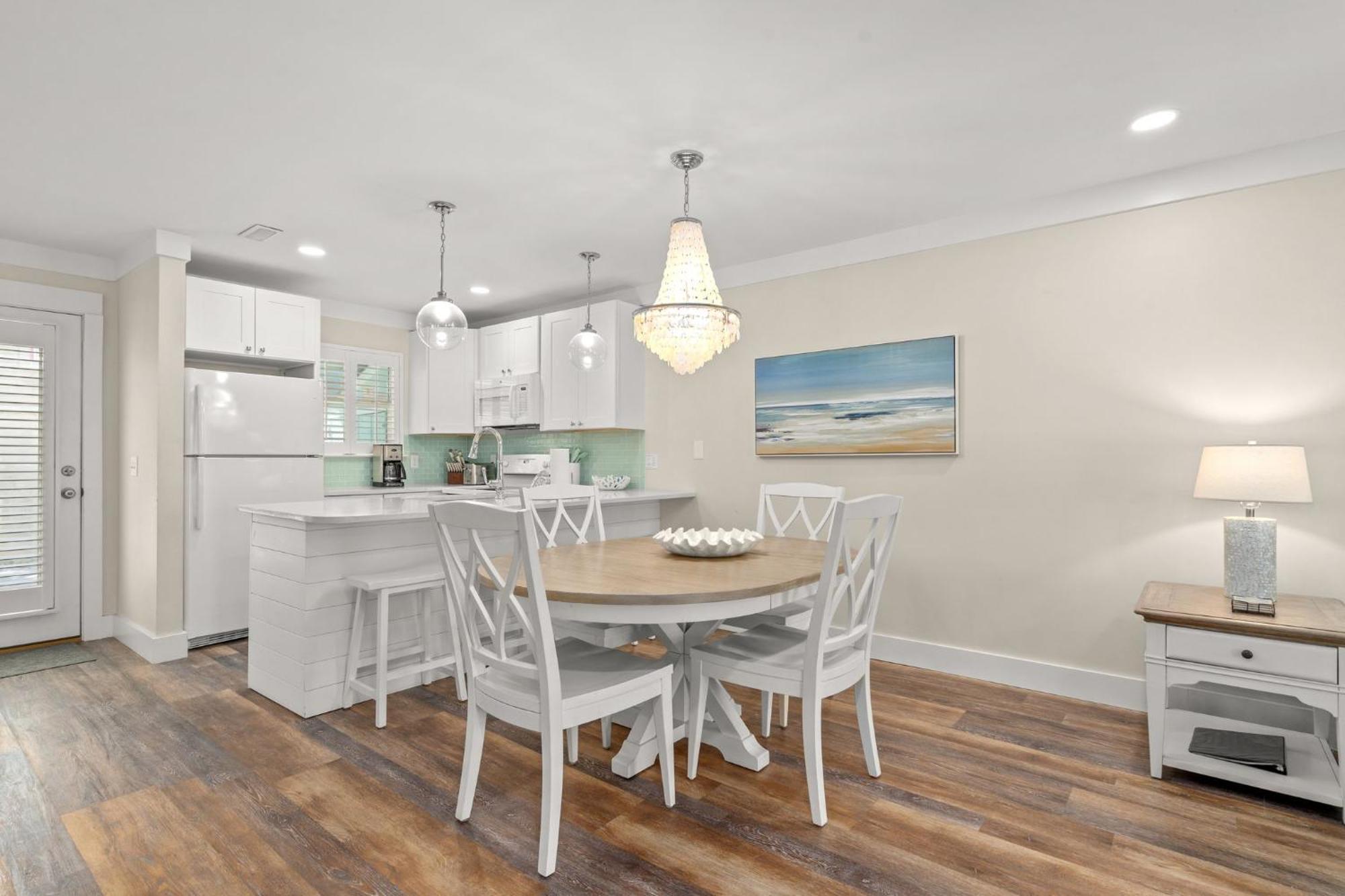 140 Feet To White Sandy Beaches! Newly Renovated! Pool! Grill! Holiday home Panama City Beach