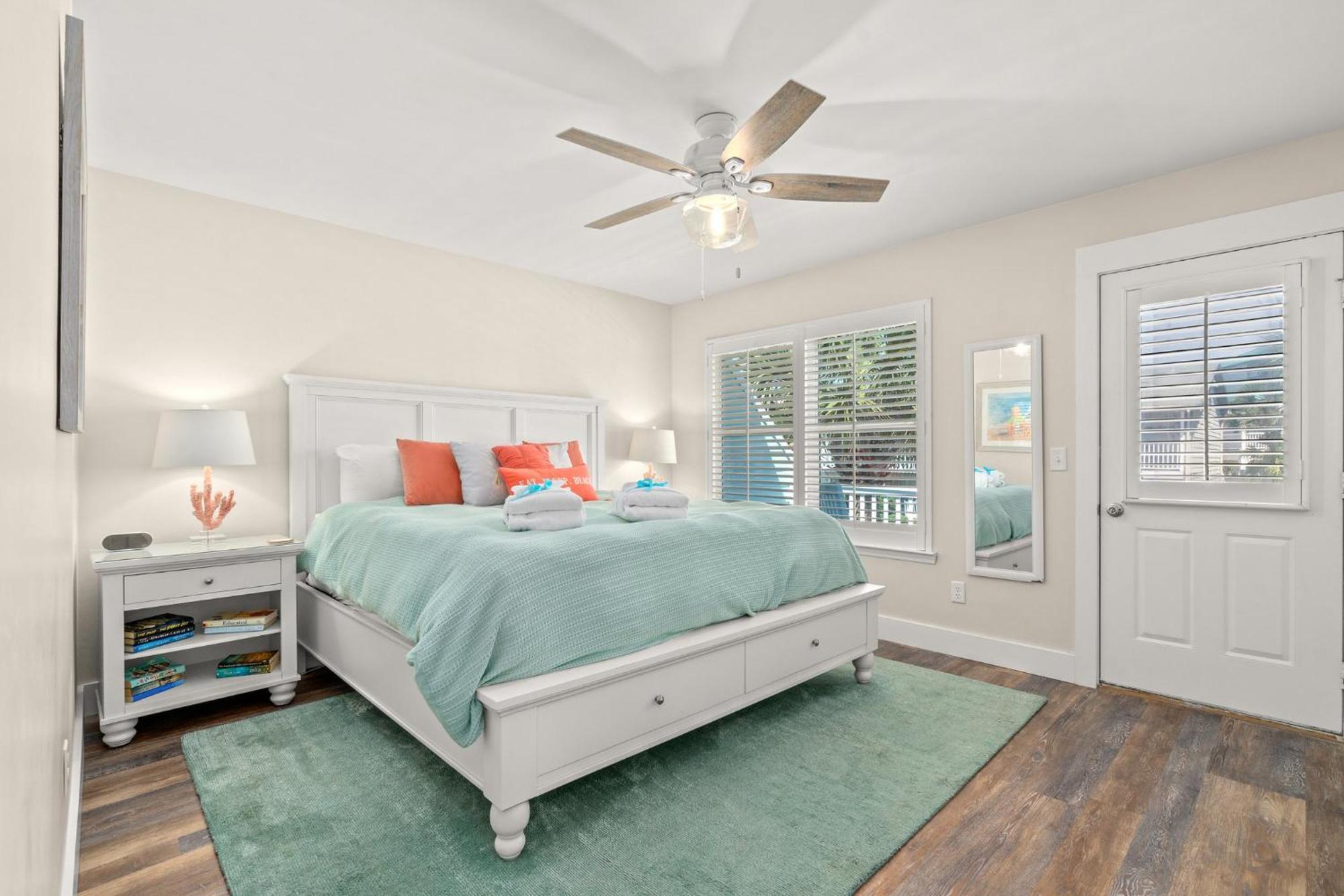 140 Feet To White Sandy Beaches! Newly Renovated! Pool! Grill! Holiday home Panama City Beach
