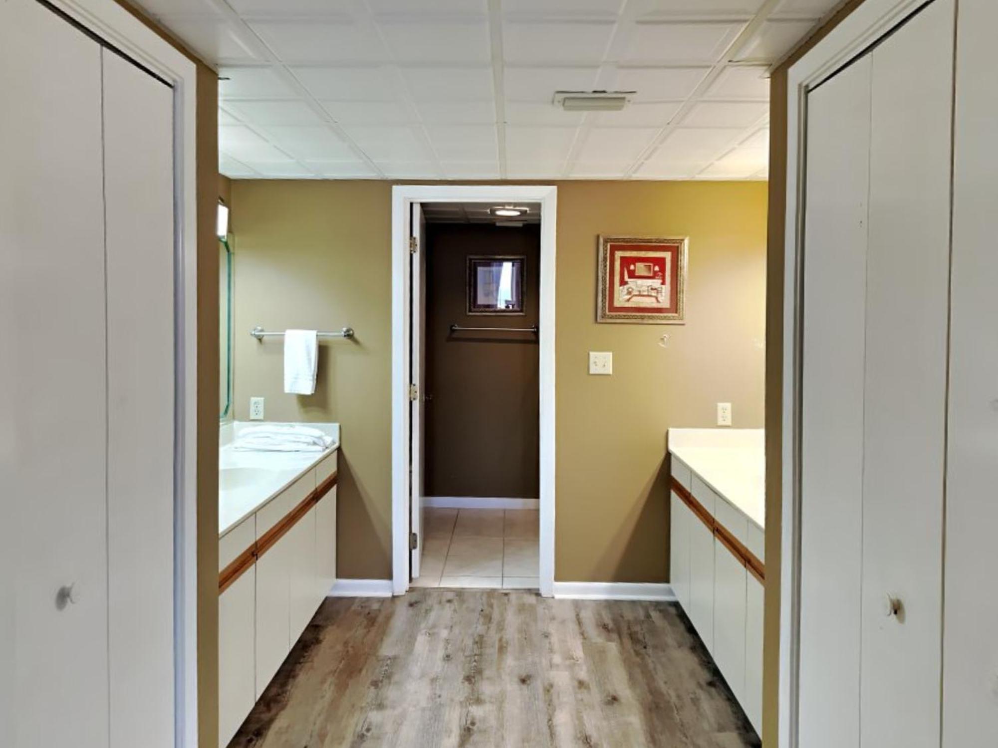 Edgewater E10912