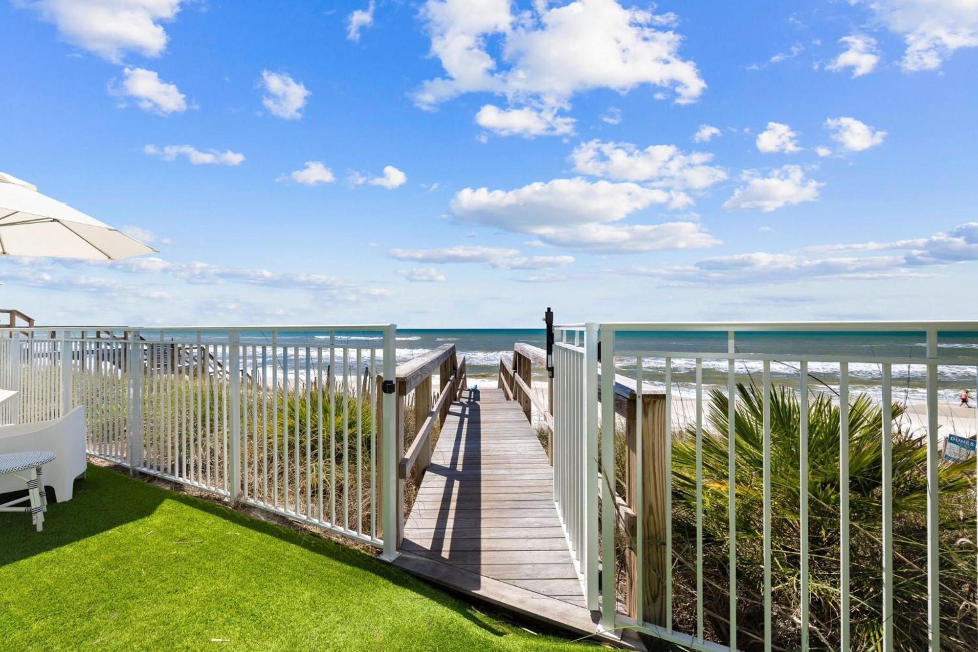 Gulf Front Luxurious With Private Pool And Access Holiday home
