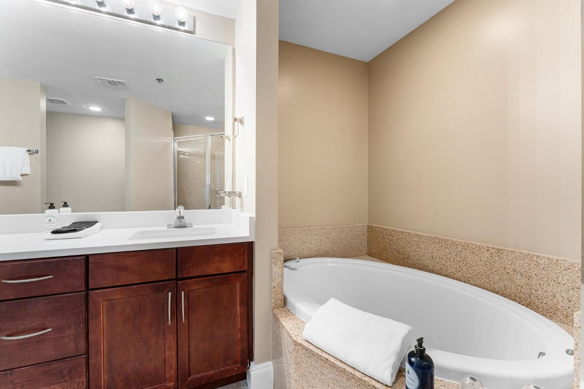 Laketown Wharf #1211 By Nautical Vacation Holiday home *