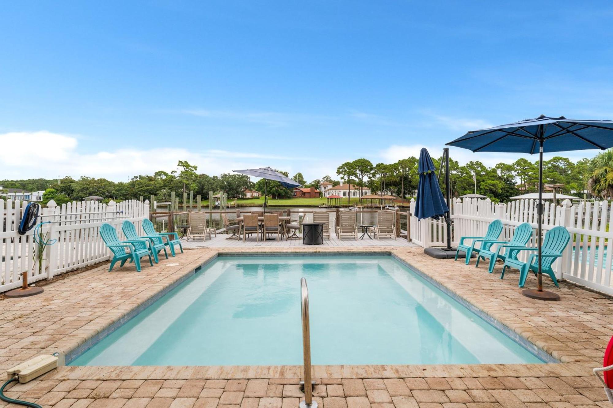 Bay Getaway! Bayfront 4br 4ba House Sleeps 12 Private Pool Boat Dock Holiday home
