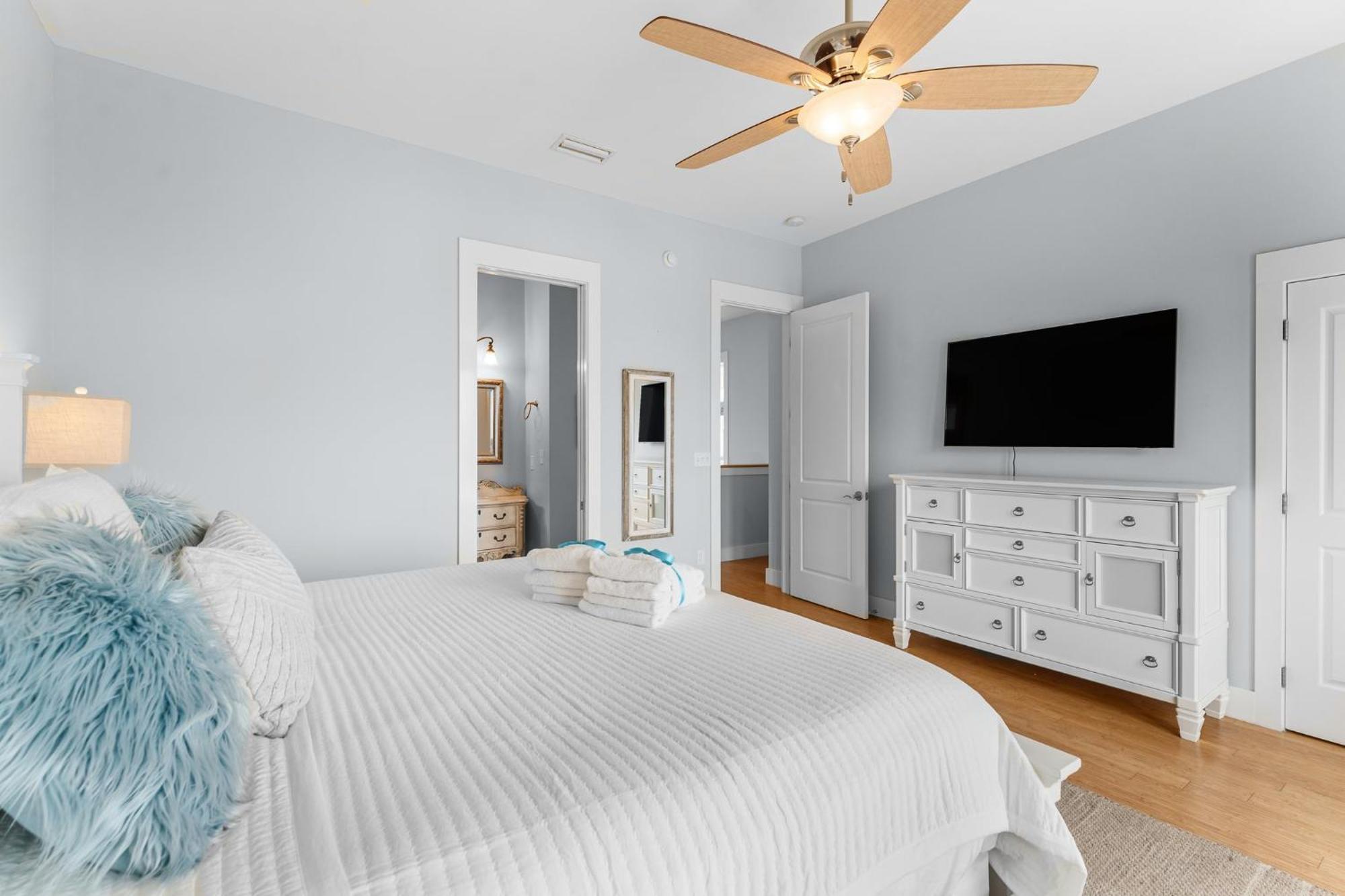 Bay Getaway! Bayfront 4br 4ba House Sleeps 12 Private Pool Boat Dock * Panama City Beach
