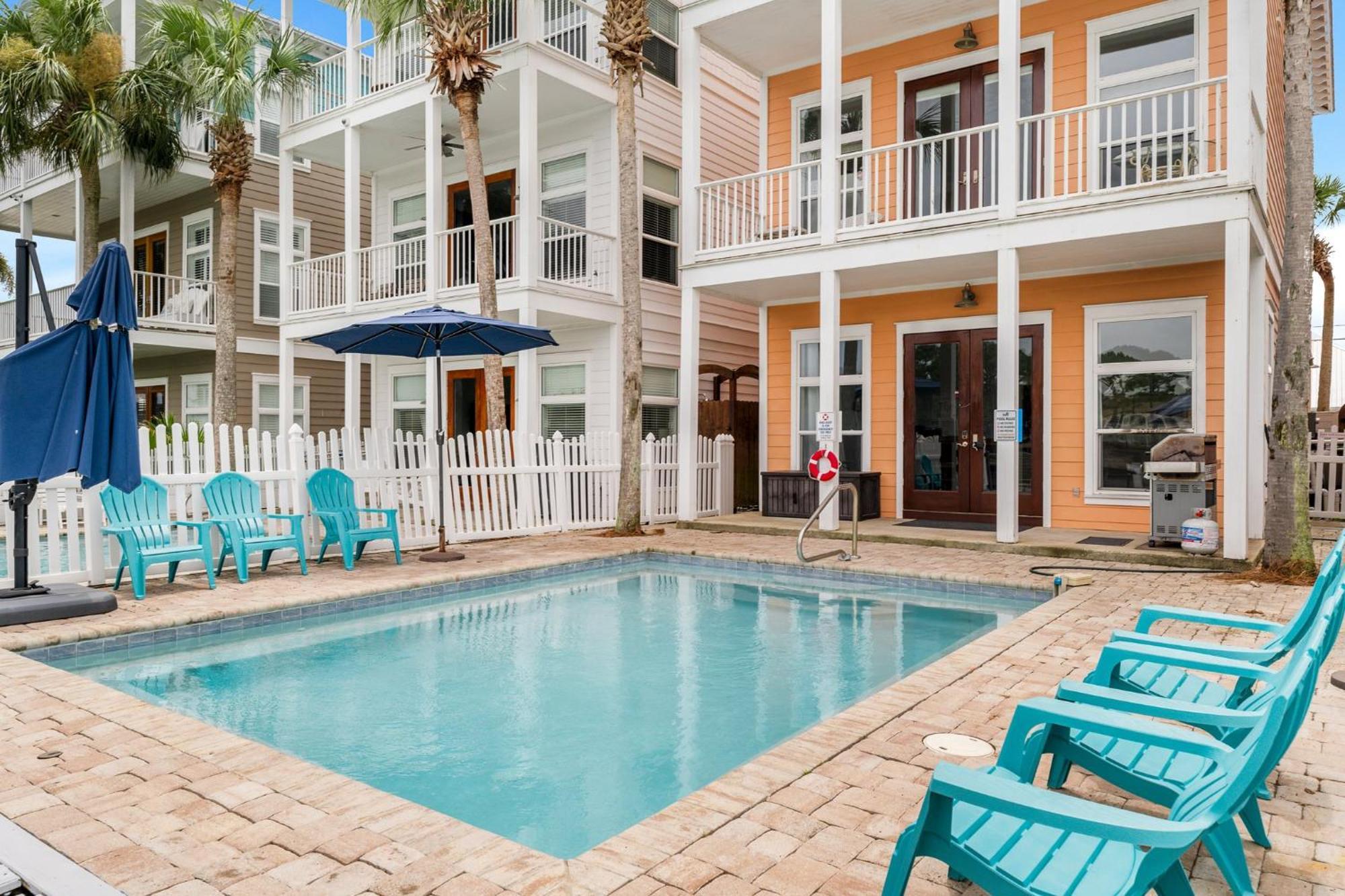 Bay Getaway! Bayfront 4br 4ba House Sleeps 12 Private Pool Boat Dock Holiday home