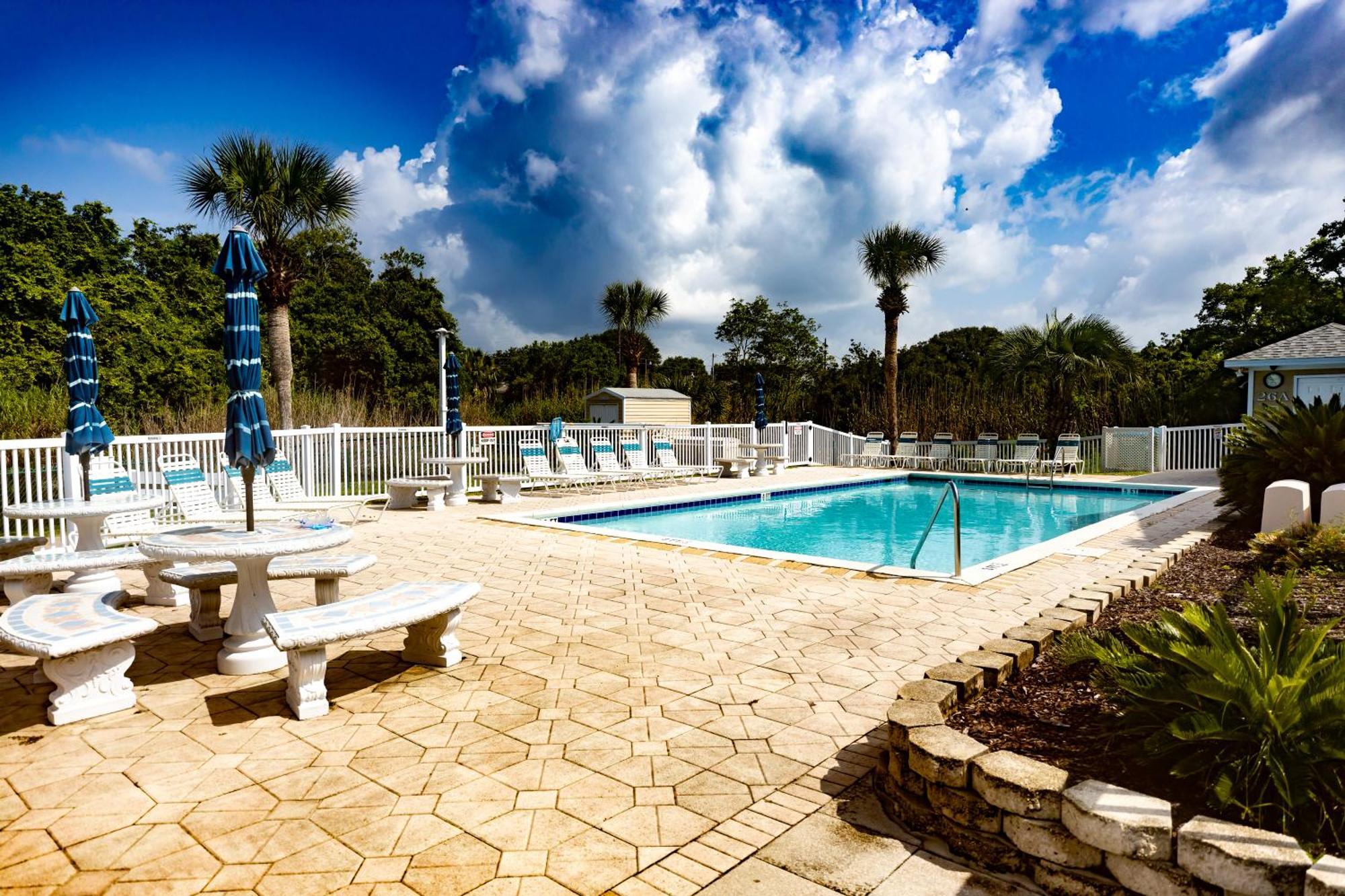 Holiday home 140 Feet To White Sandy Beaches! Newly Renovated! Pool! Grill!