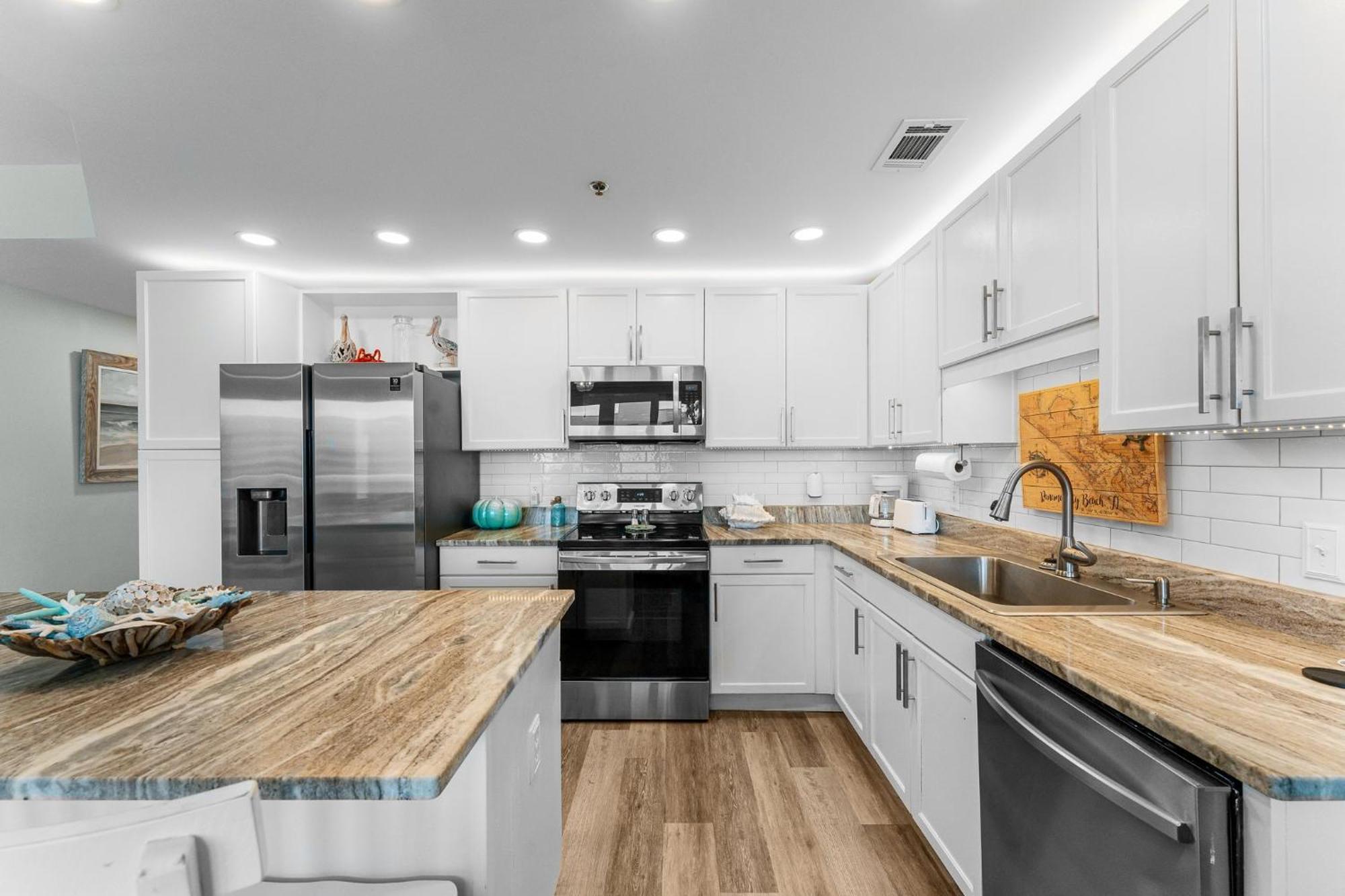 Modern Condo! Gulf Views & Amenities Galore! Presented By Dolce Getaways!
