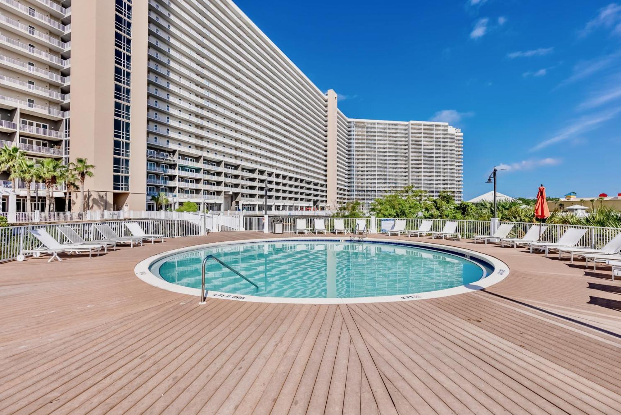 Modern Condo! Gulf Views & Amenities Galore! Presented By Dolce Getaways! Apartment