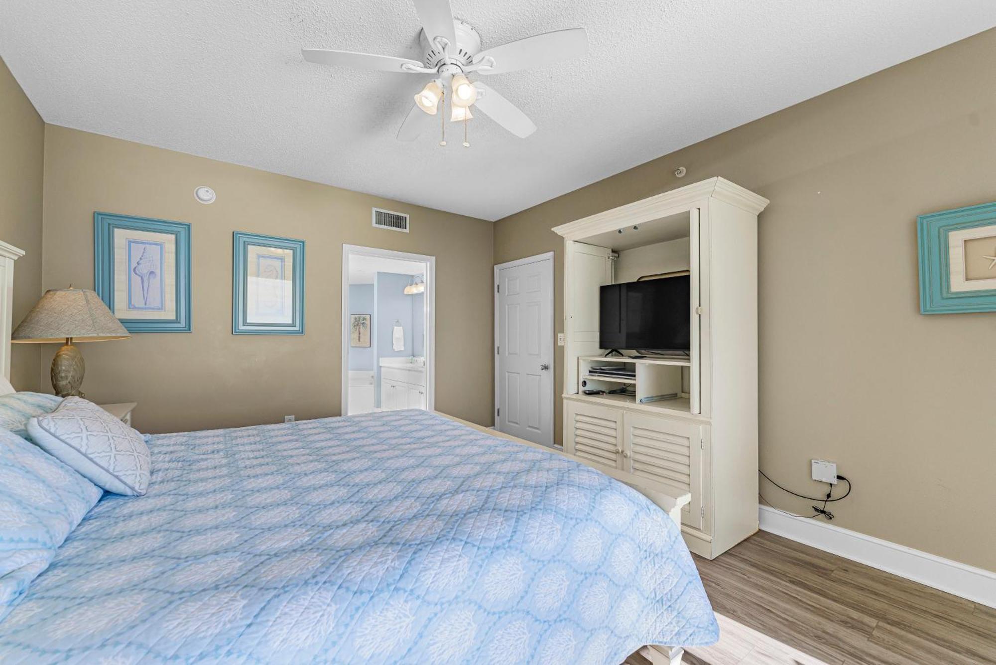 Majestic #1502-1 By Book That Holiday home