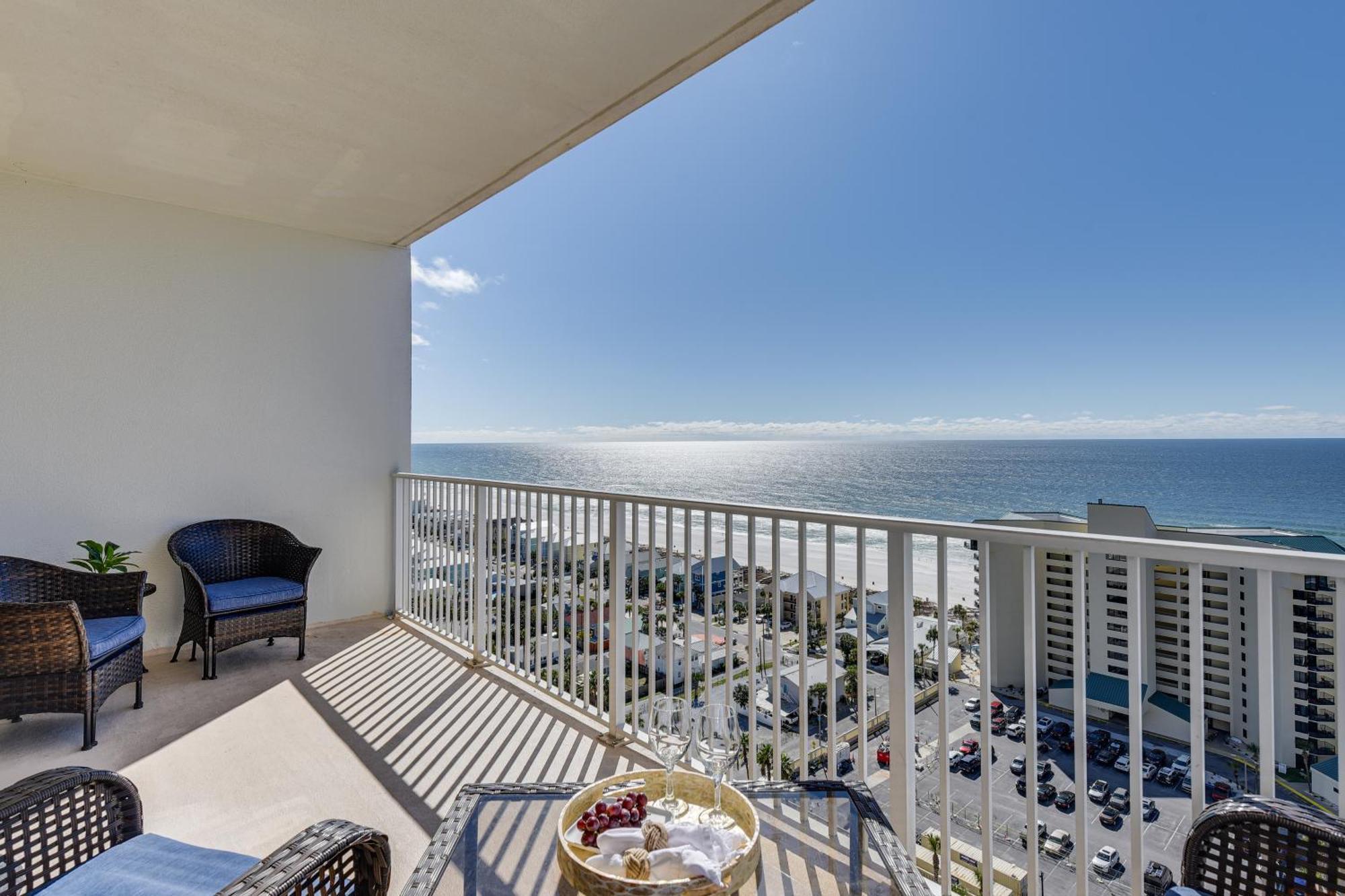 Ocean Oasis Pcb With Balcony And Views! Apartment