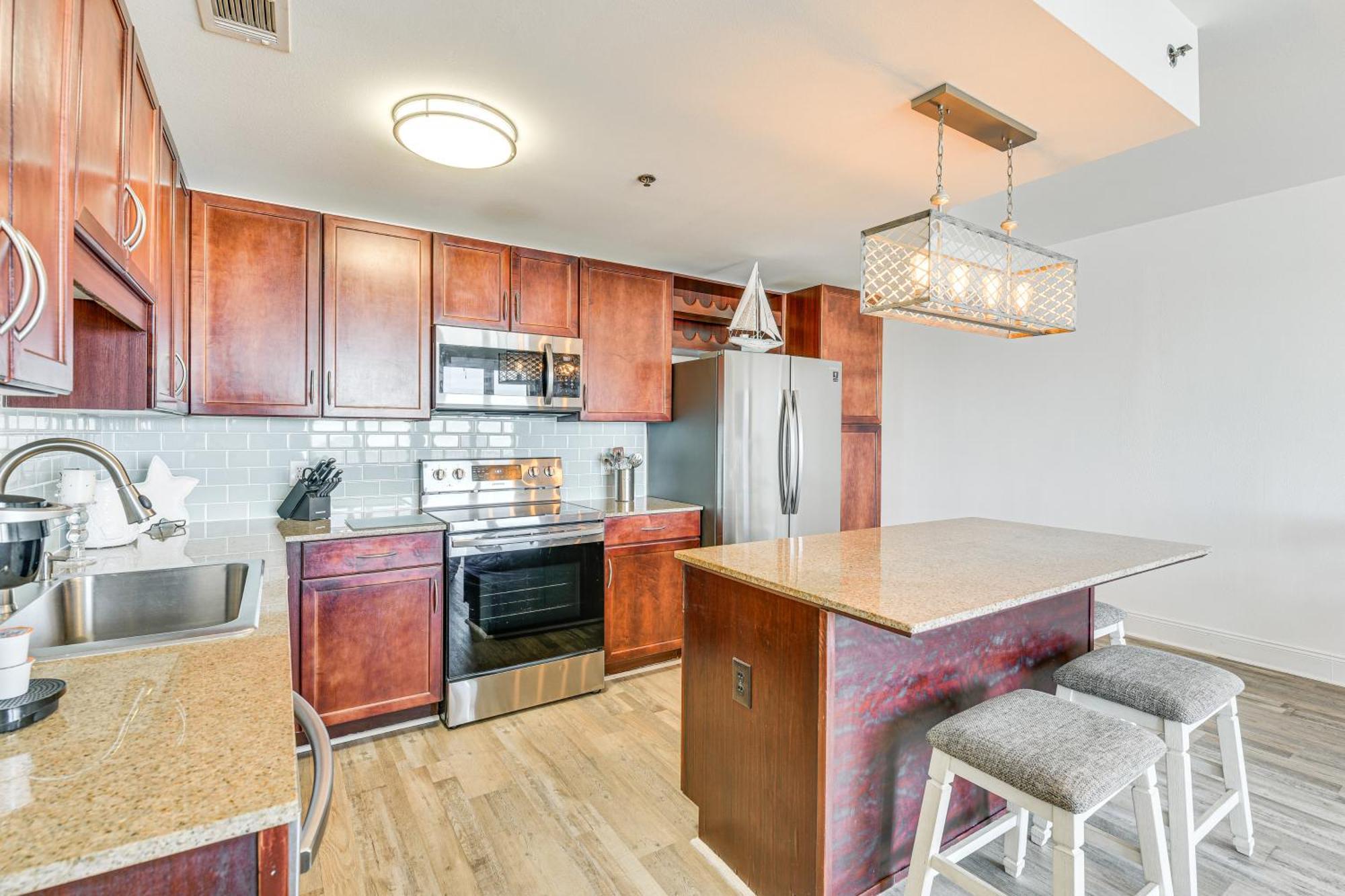 Ocean Oasis Pcb With Balcony And Views! Apartment *