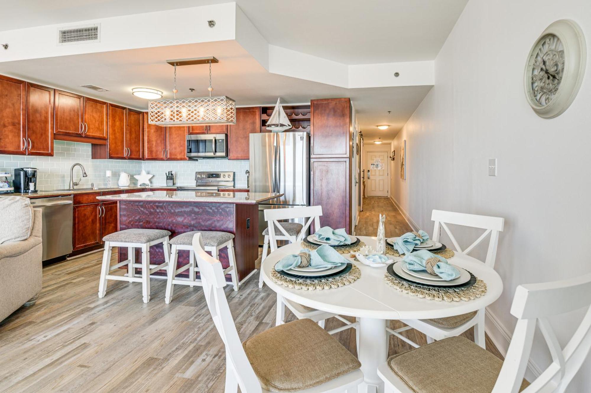 Ocean Oasis Pcb With Balcony And Views! *