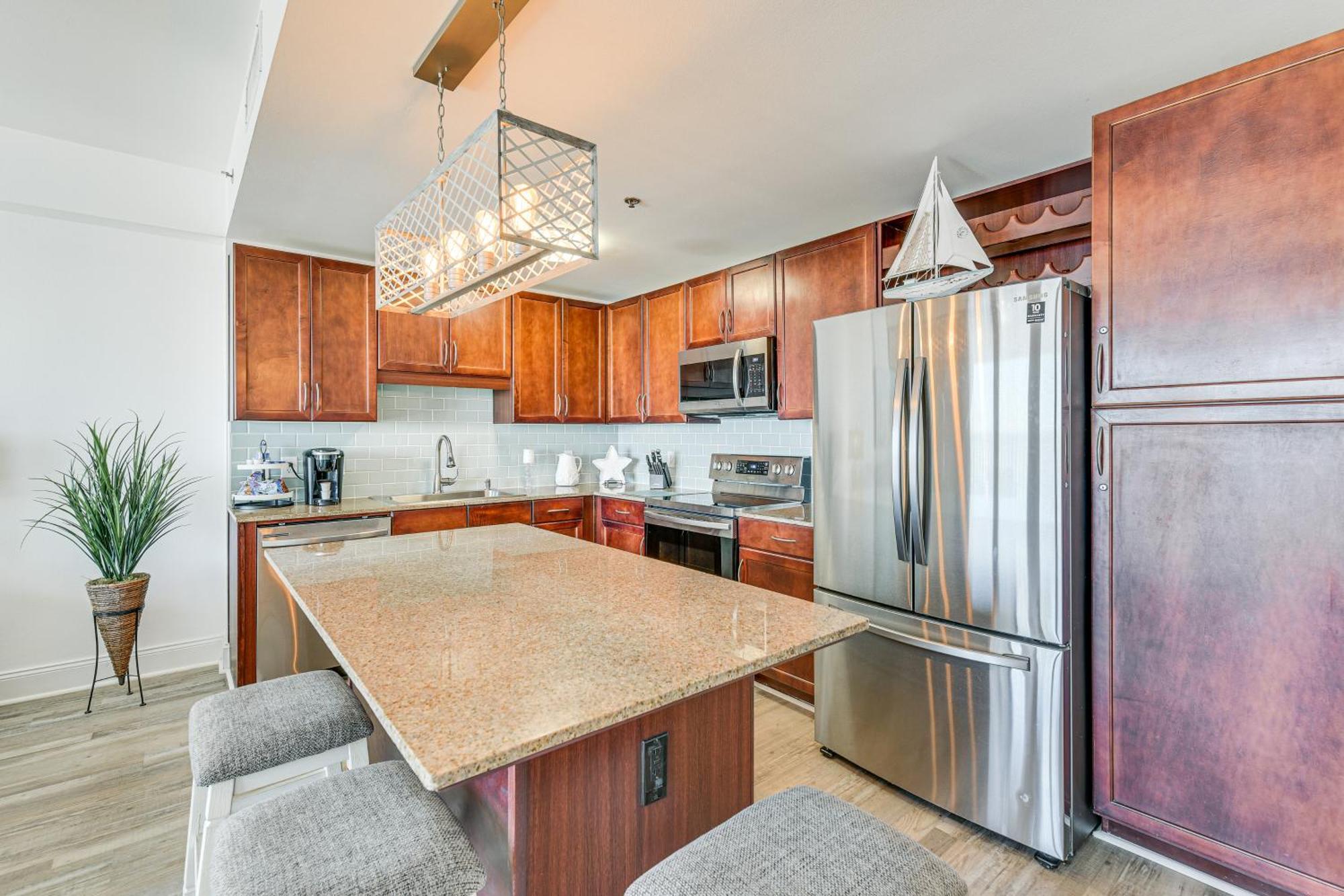 Apartment Ocean Oasis Pcb With Balcony And Views!