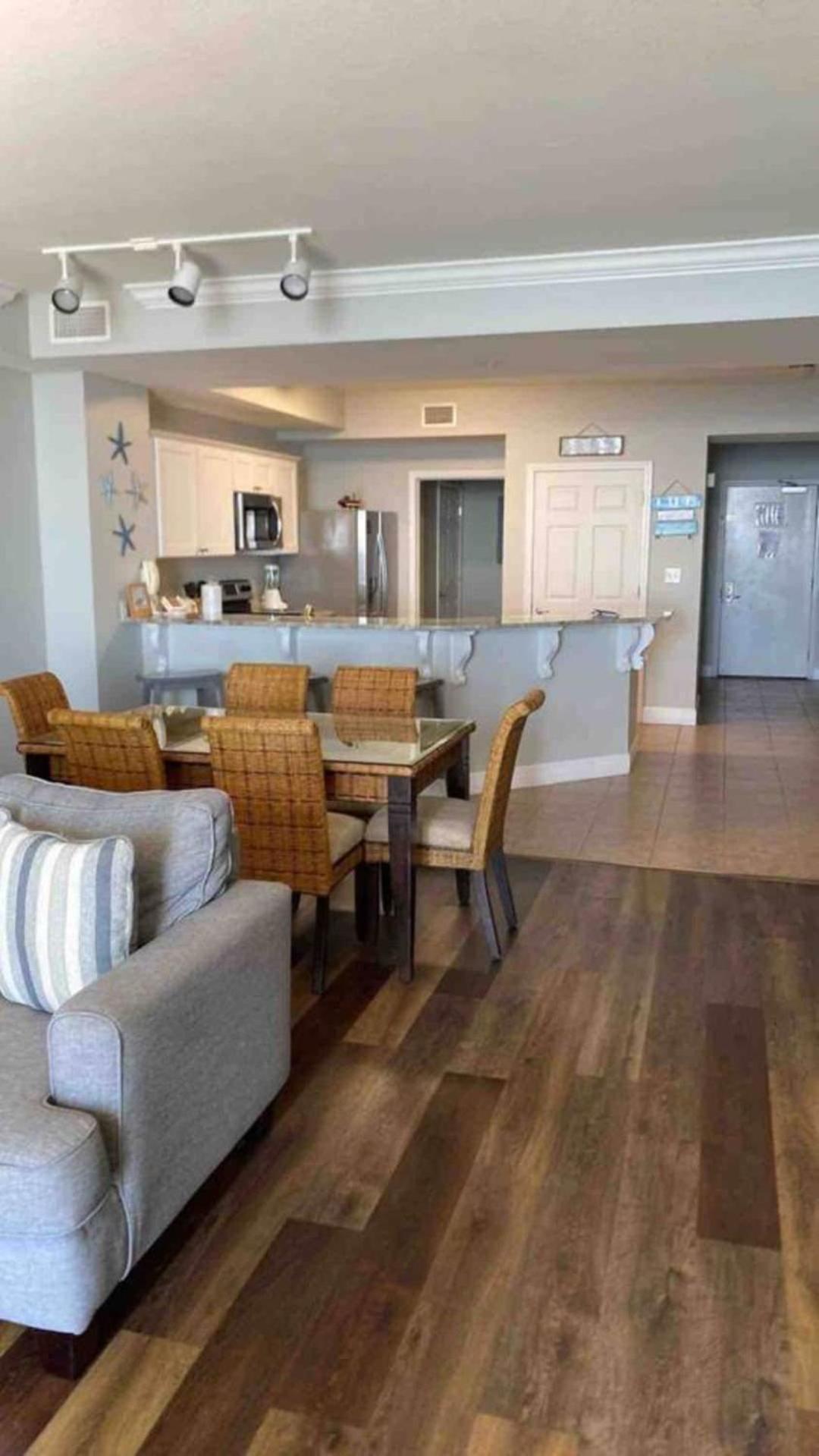 Tidewater Happy Daze 17th Floor Oceanfront Apartment Panama City Beach