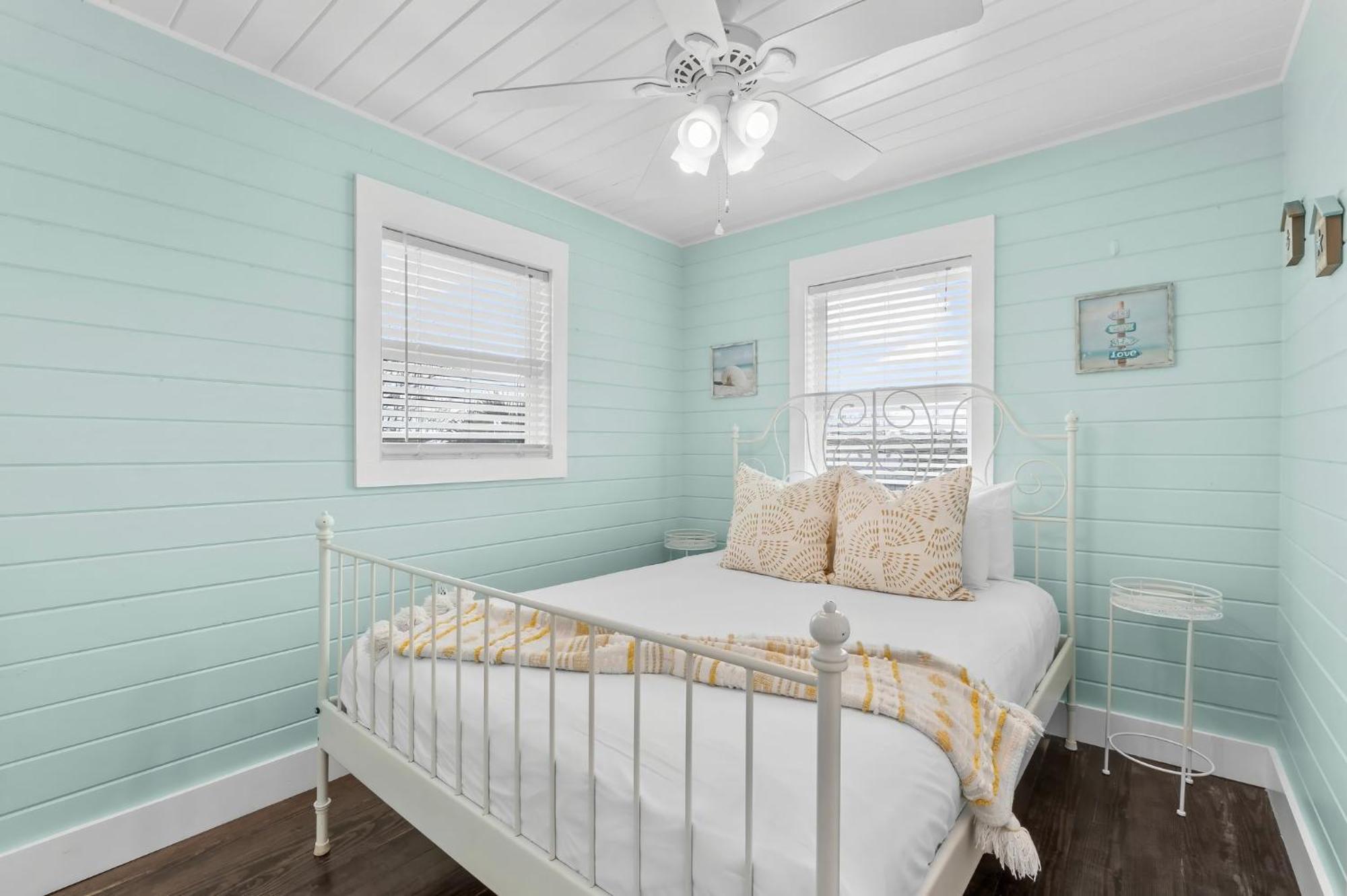 Two Bedroom House With Private Parking, Outdoor Shower And Panama City Beach
