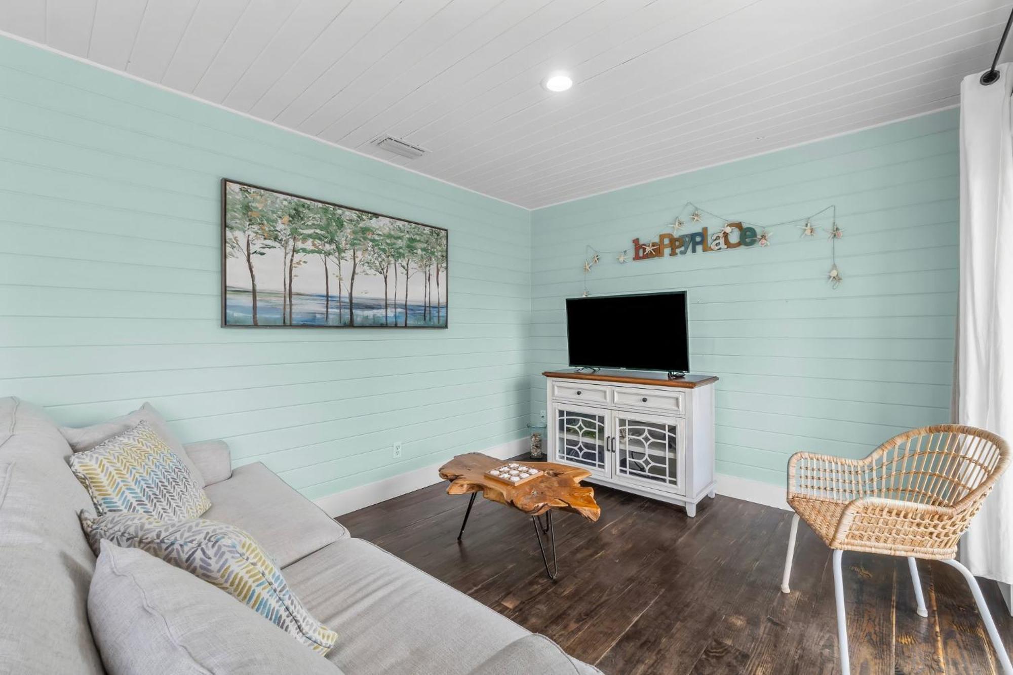 Holiday home Two Bedroom House With Private Parking, Outdoor Shower And