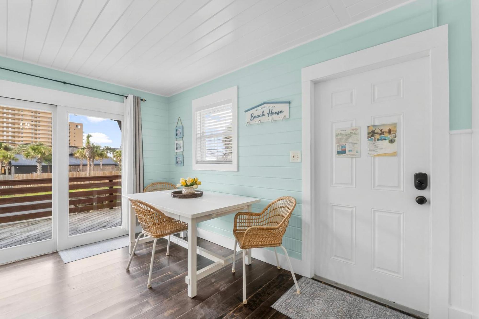 Two Bedroom House With Private Parking, Outdoor Shower And Holiday home Panama City Beach