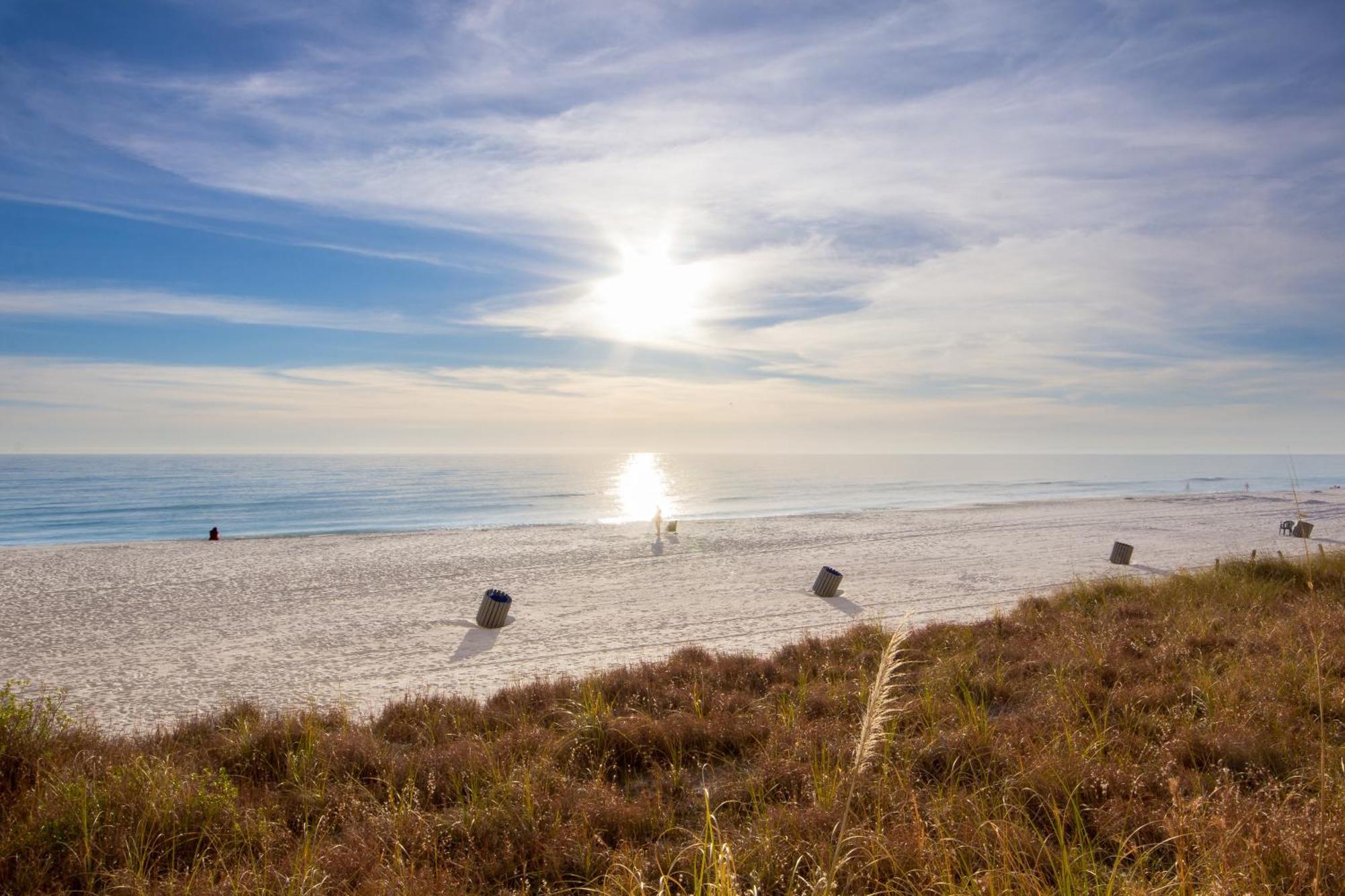 Corner Unit! Views! Free Wifi! 3-bed, 3-bath! Sleeps 9! Panama City Beach