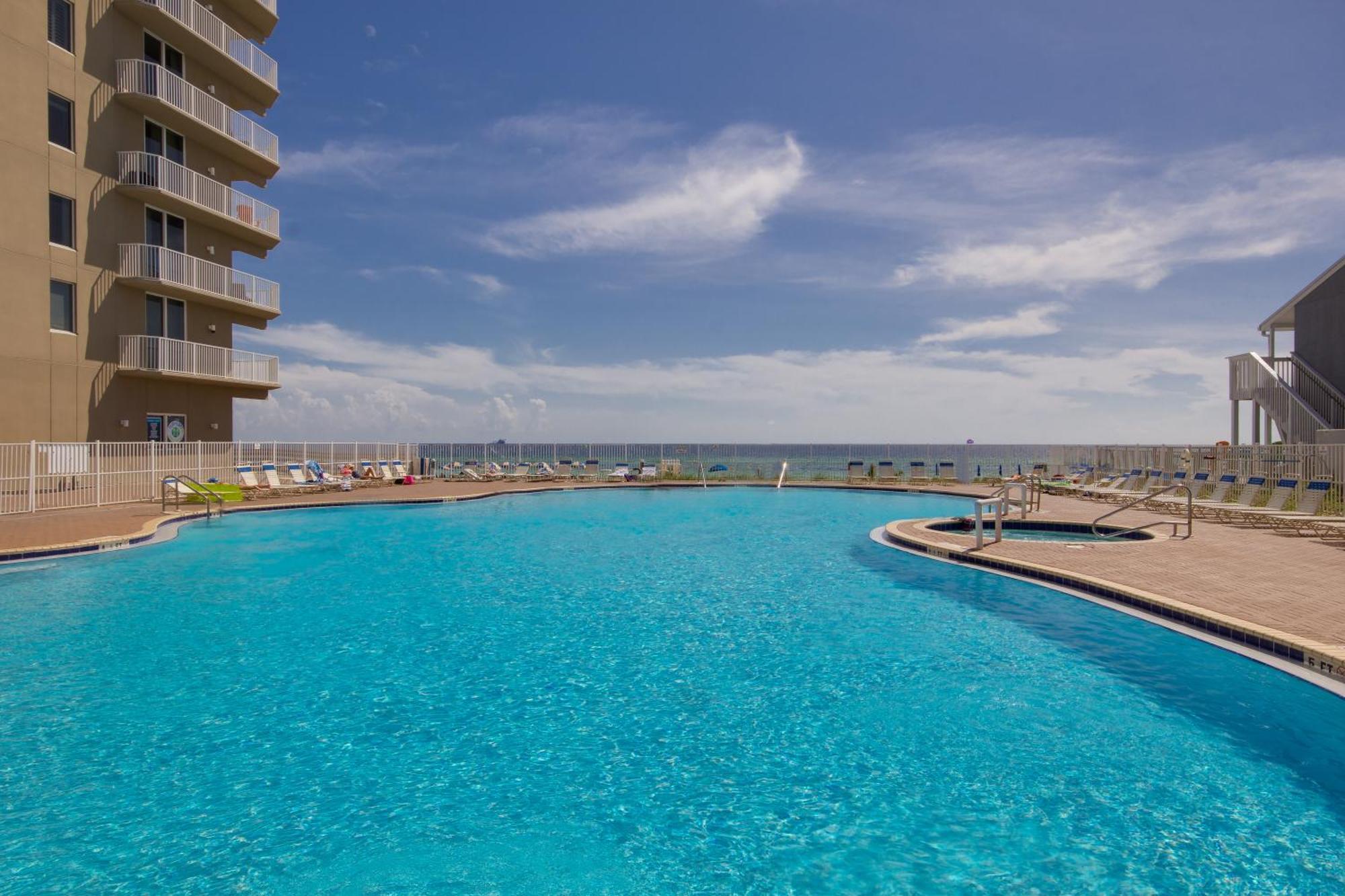 Holiday home Corner Unit! Views! Free Wifi! 3-bed, 3-bath! Sleeps 9!