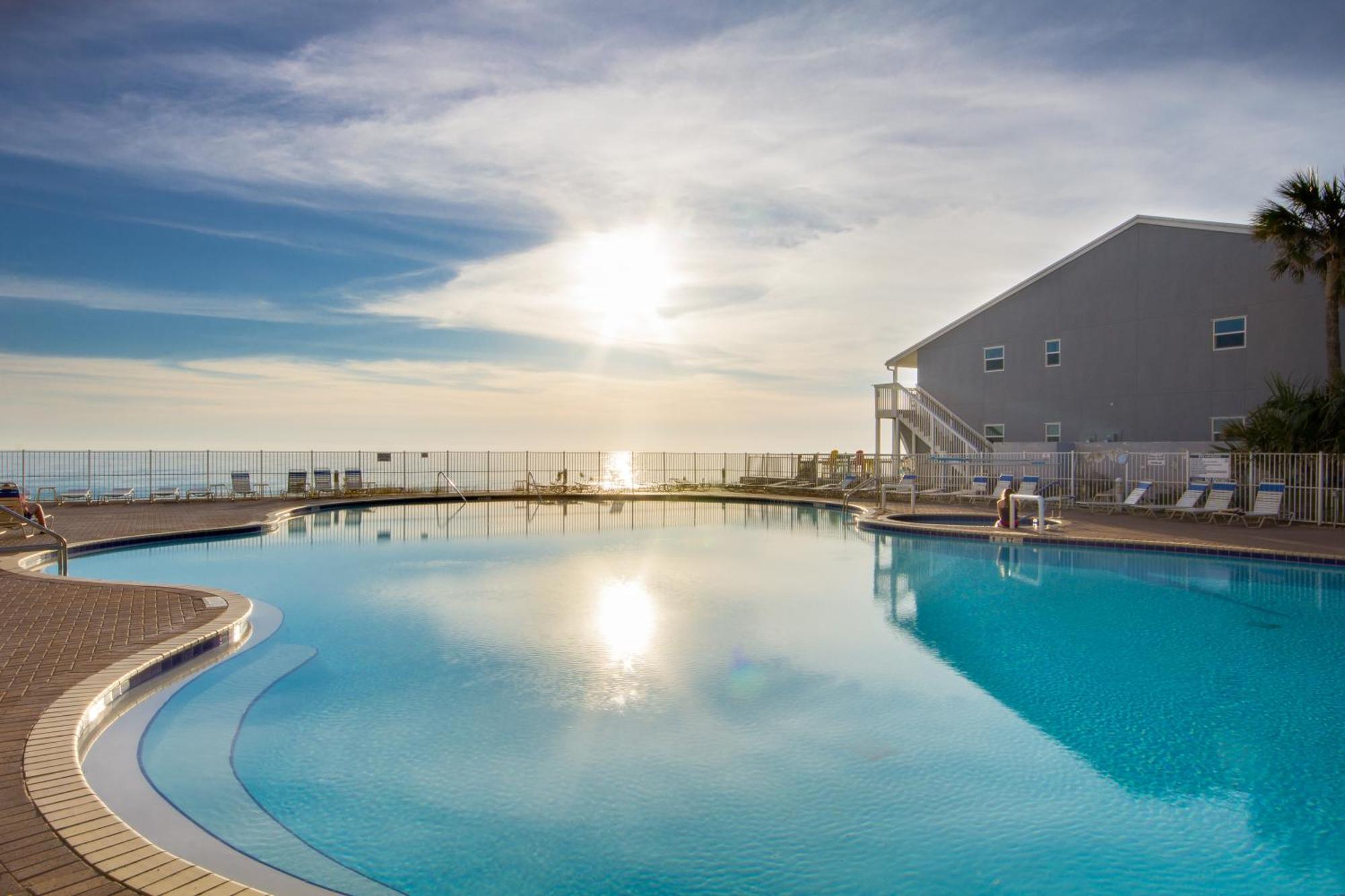 Corner Unit! Views! Free Wifi! 3-bed, 3-bath! Sleeps 9! Panama City Beach