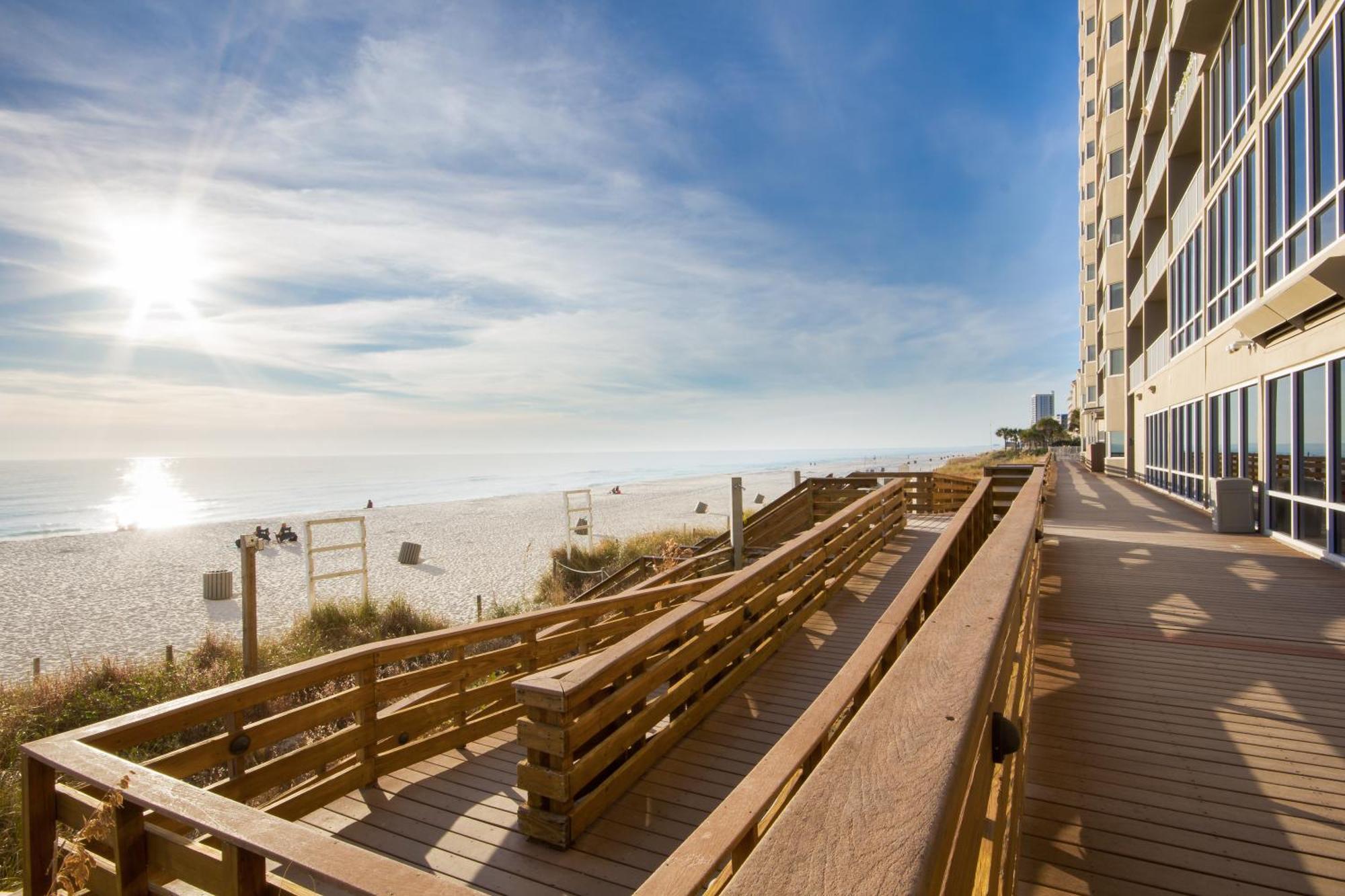 Corner Unit! Views! Free Wifi! 3-bed, 3-bath! Sleeps 9! * Panama City Beach