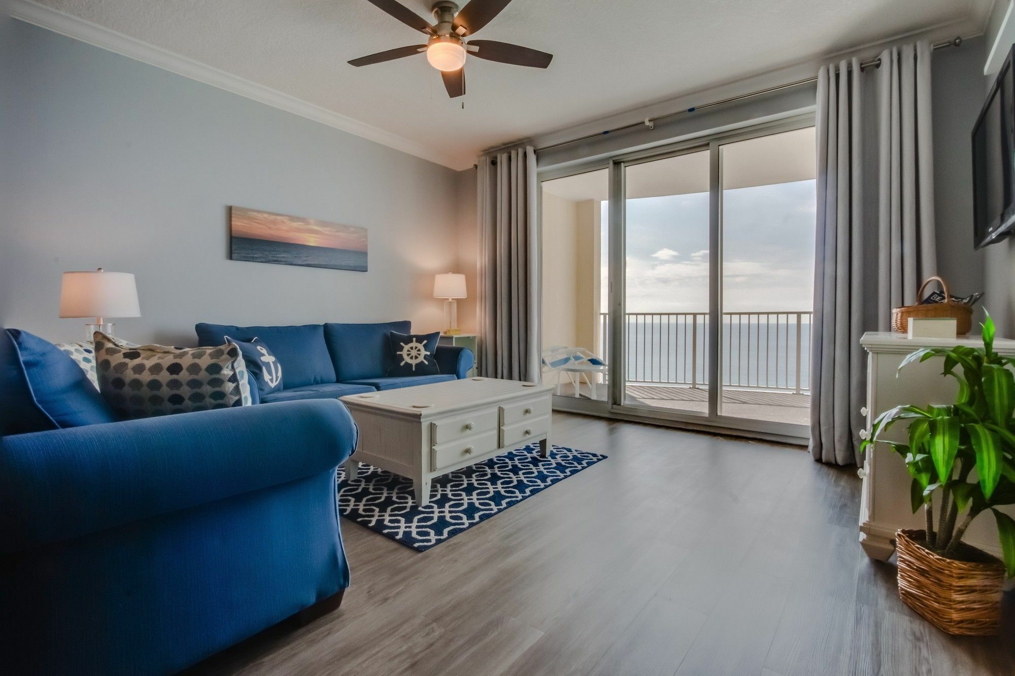 Twin Palms By Book That Aparthotel Panama City Beach