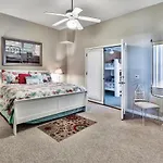Pugsys Paradise Sleeps 10!