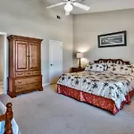 Pugsys Paradise Sleeps 10!